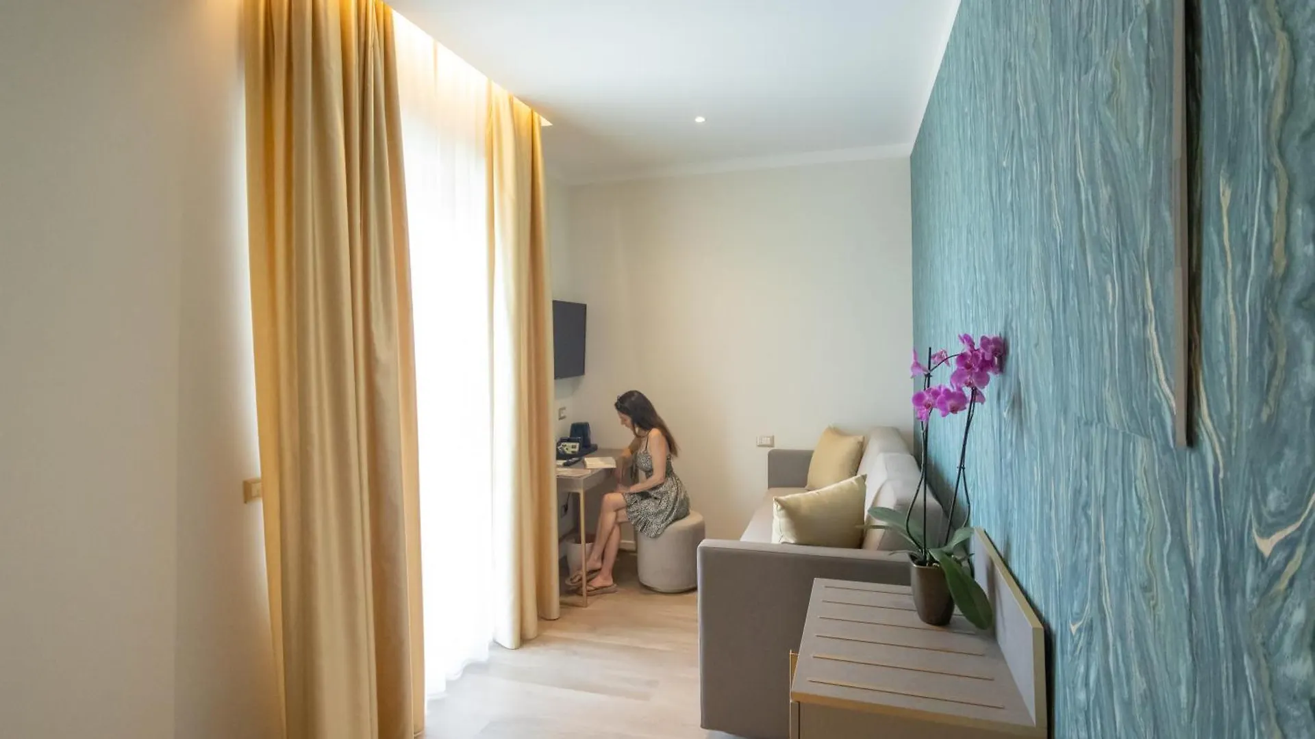 רימיני Hotel Helios 4*,